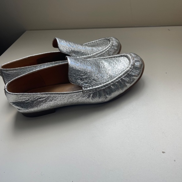 UGG SILVER LOAFERS SIZE 7 - Picture 2 of 6